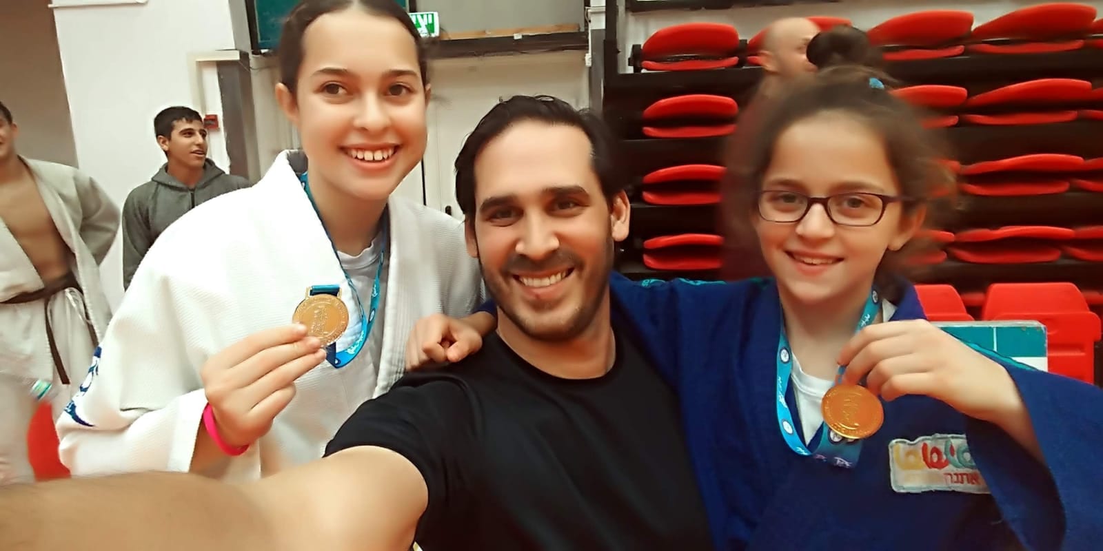 שניר רובין עם החניכים של חוג הג'ודו - תמונה 4